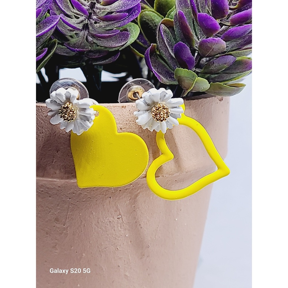Yellow Heart Daisy Asymmetric Drop Earrings White Flower Mismatched Dangle